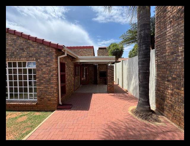 2 BEDROOM CLUSTER FOR SALE IN GLEN MARAIS